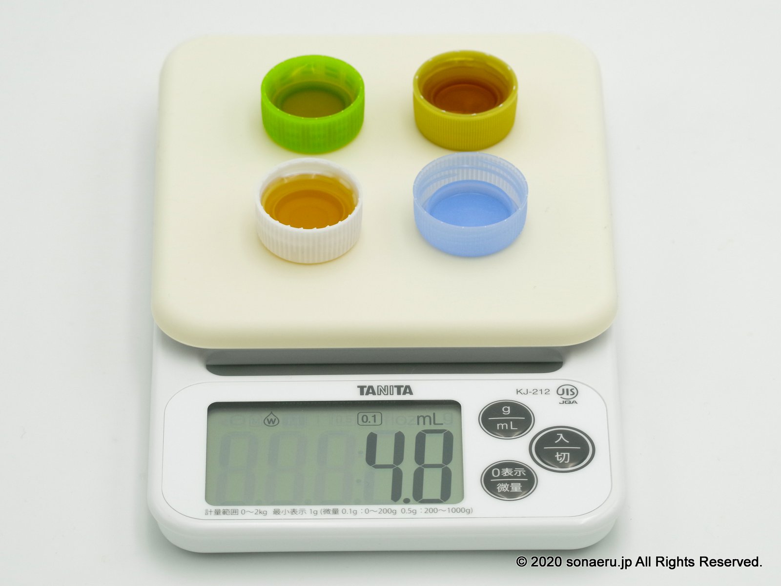 スクリュー線の容量：白色…2Lのペットボトル水：4.8ml