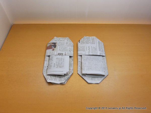 新聞紙スリッパに中敷きを敷くと丈夫に